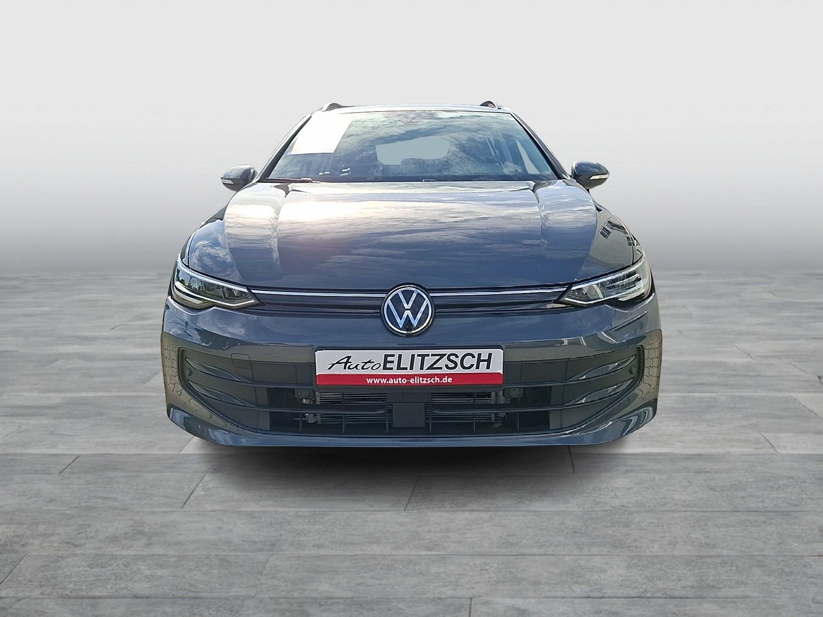 Fahrzeugabbildung Volkswagen Golf VIII Variant eTSI Life DSG LED AHK Navi AID
