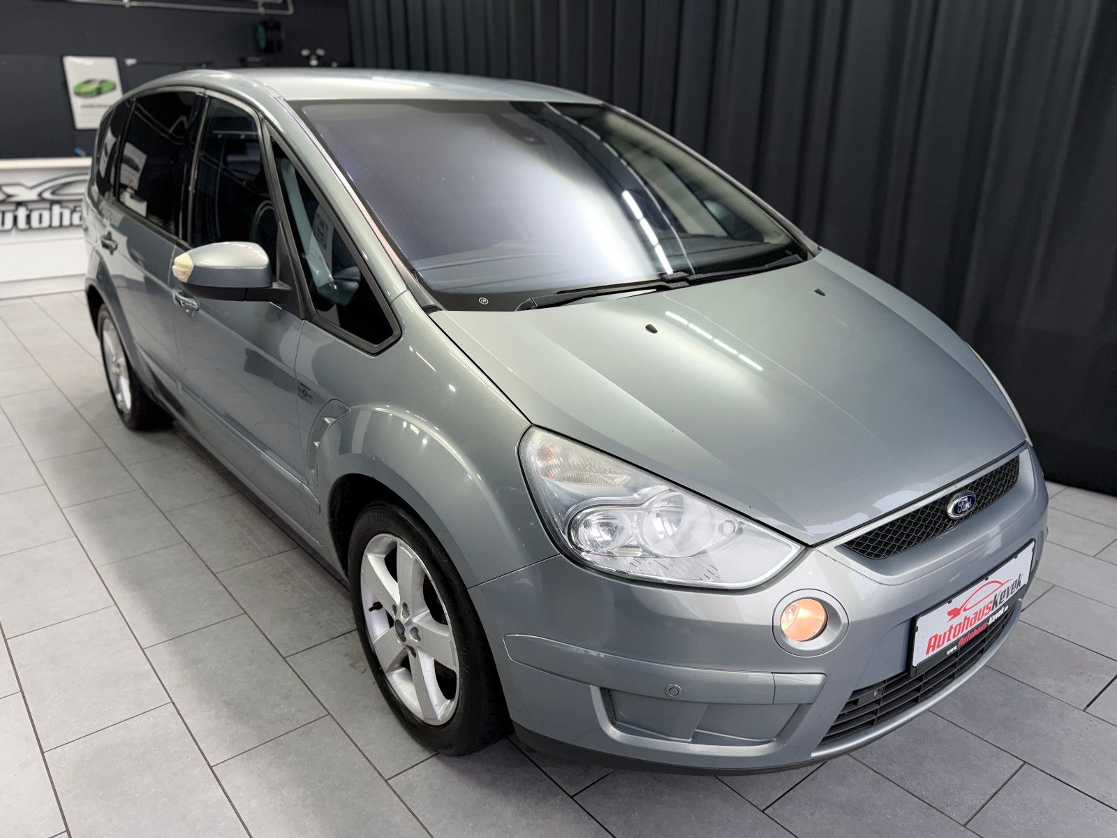 Fahrzeugabbildung Ford S-MAX Titanium|AHK|HU 05/2027