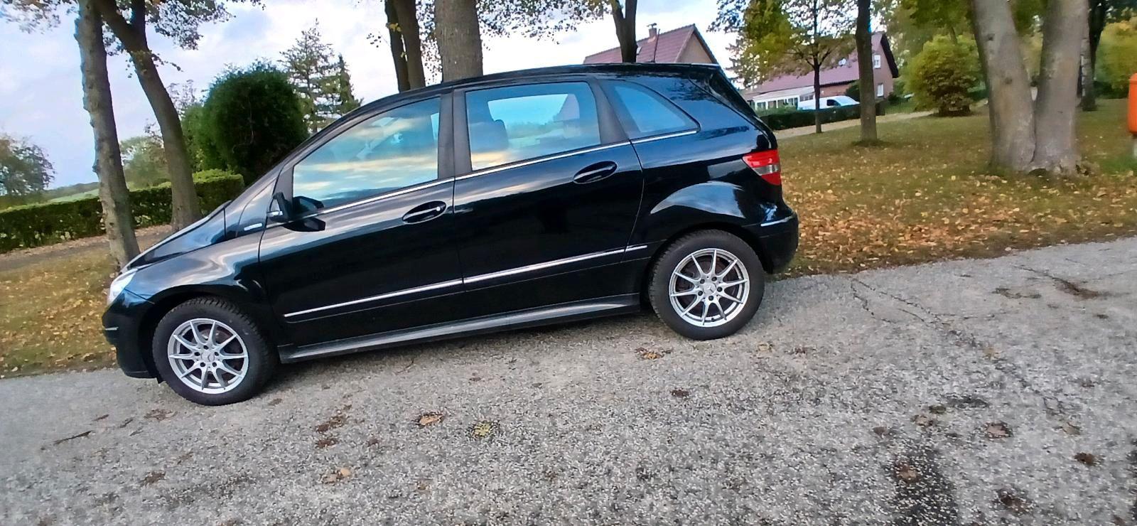 Mercedes-Benz B 180