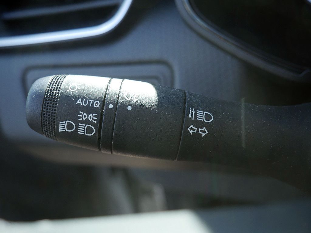 Fahrzeugabbildung Renault Clio Equilibre TCe 90 KLIMA LED SCHEINWERFER