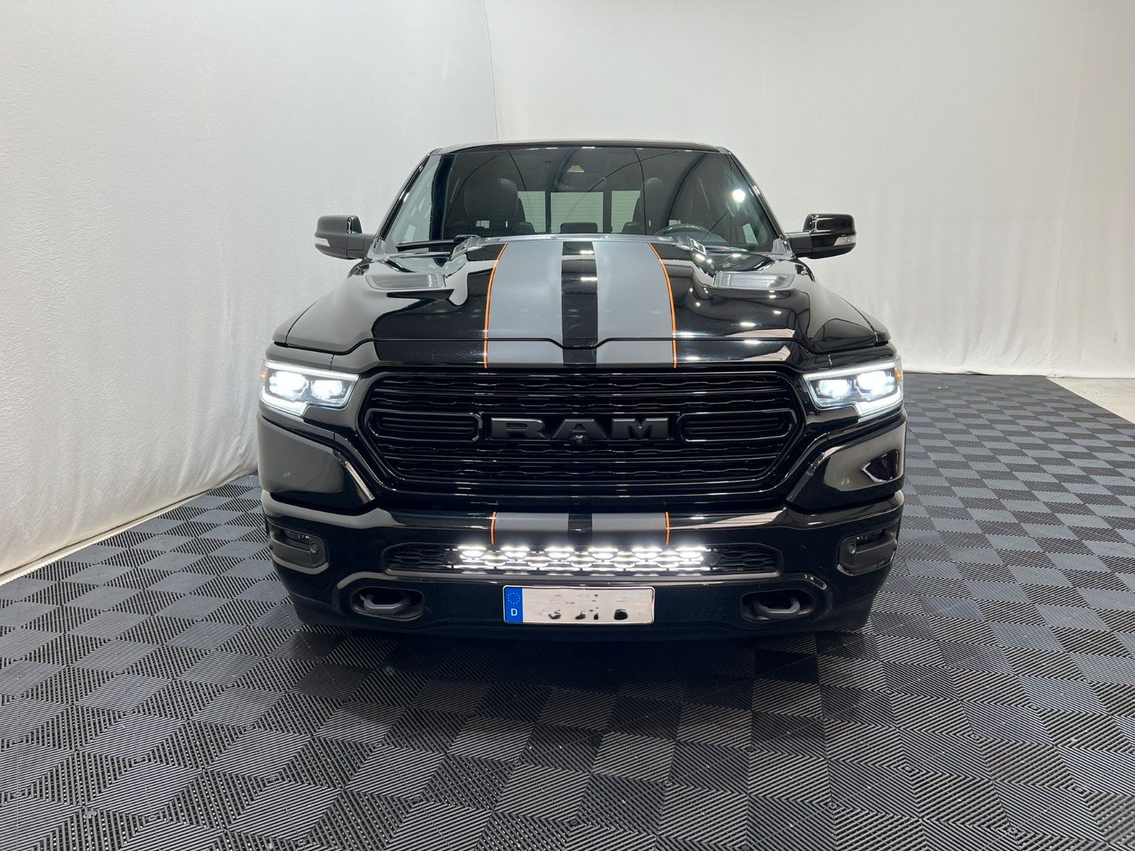 Fahrzeugabbildung Dodge RAM 1500 LIMITED NIGHT CREW CAB 4X4 *RTR UMBAU*