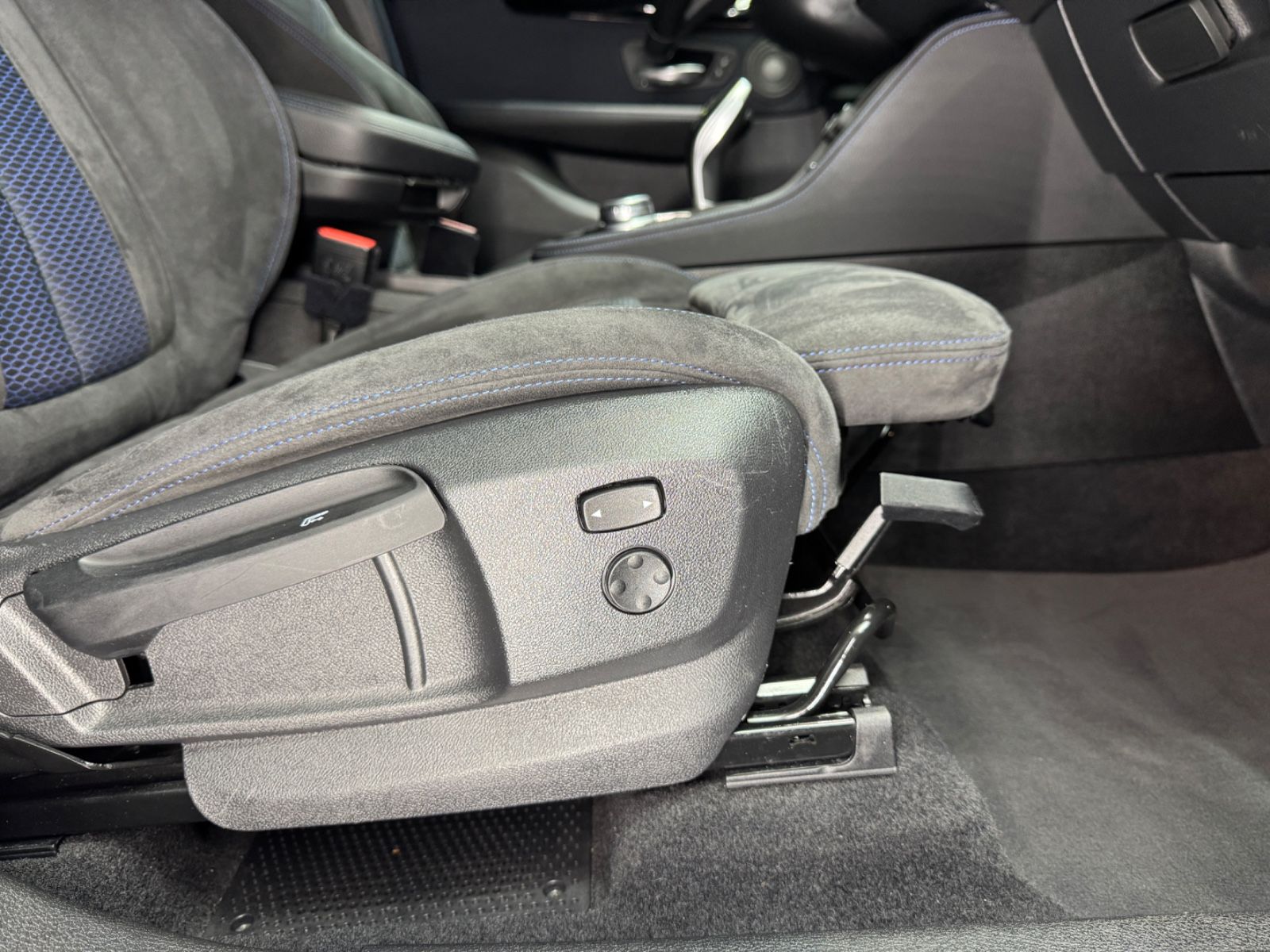 Fahrzeugabbildung BMW 220i Gran Tourer M Sport|AUTOMATIk|7-SITZER|NAVI