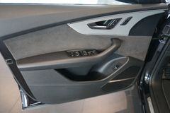 AUDI SQ8 4.0 TDI quattro | Matrix | Pano | AHK | 22" AUDI SQ8 4.0 TDI quattro | Matrix | Pano | AHK | 22"
