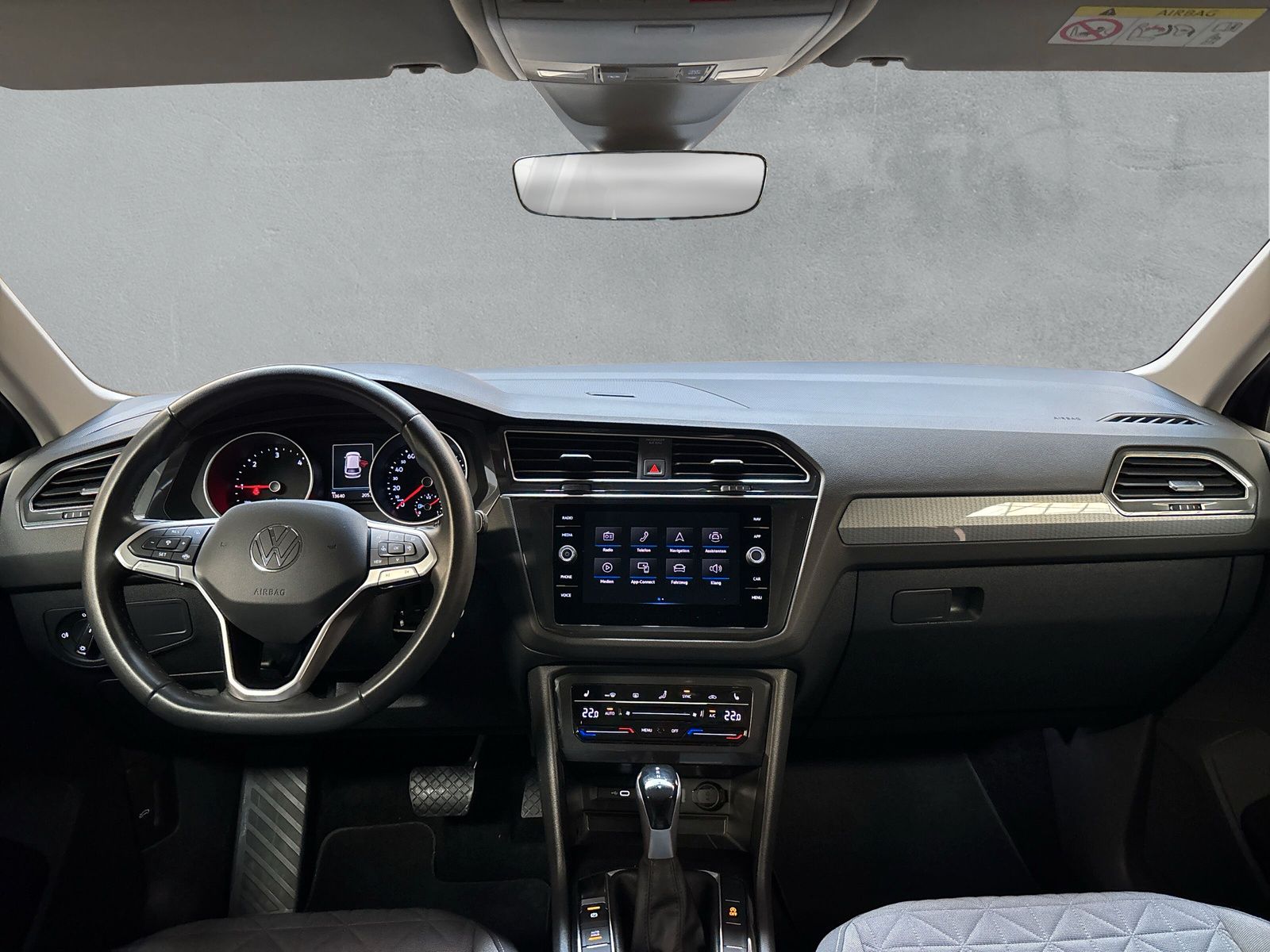 Fahrzeugabbildung Volkswagen Tiguan Life 2.0 TDI DSG AHK App-Connect RFK