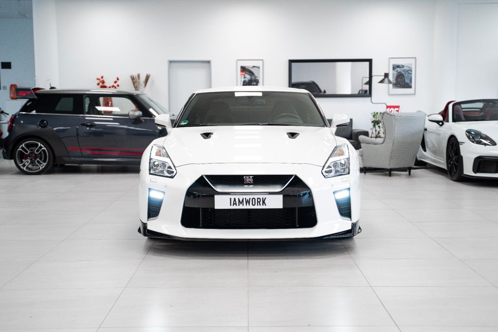 Nissan GT-R