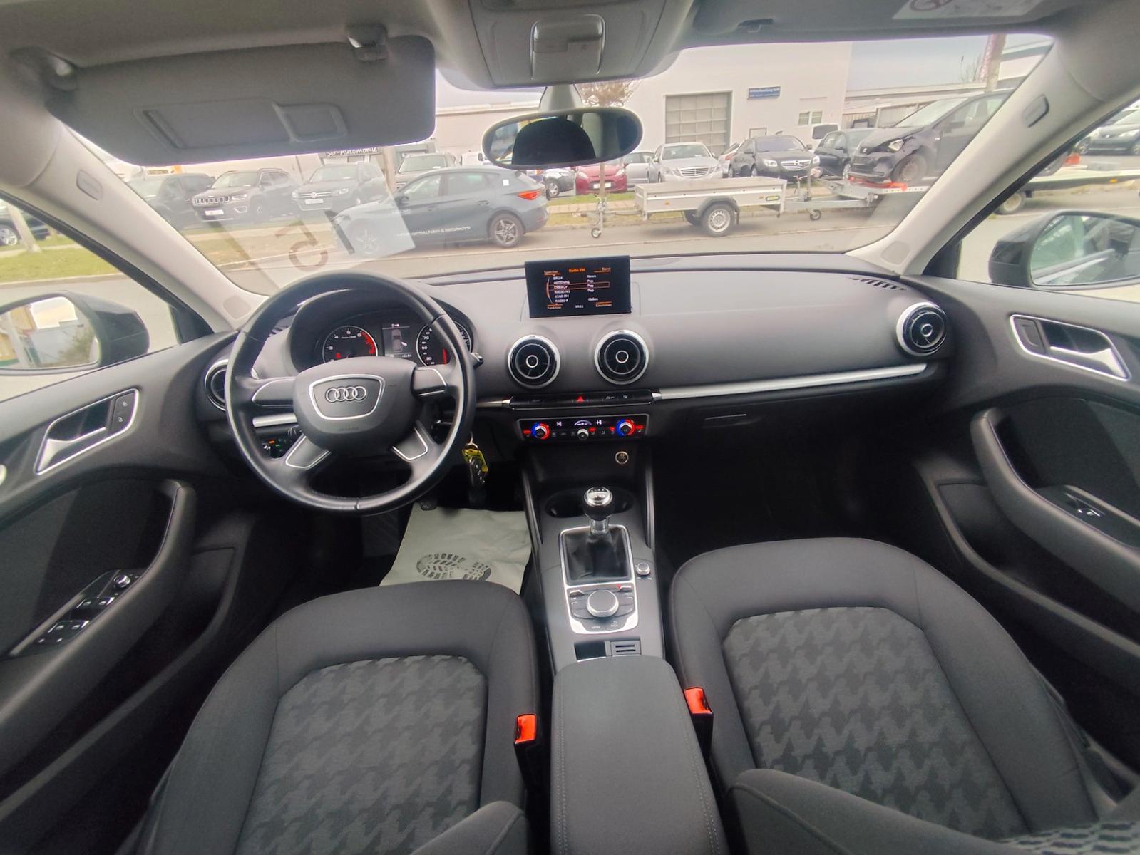 Audi A3 Sportback attraction Tempomat Klimaaut SHZ E6