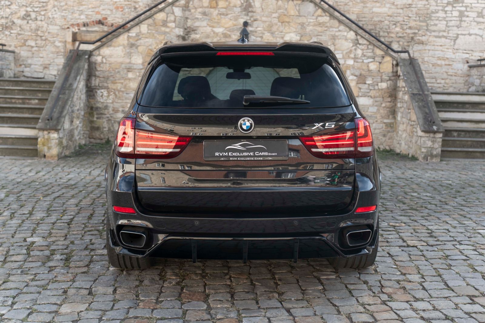 Fahrzeugabbildung BMW X5 xDrive50i M-SPORTPAKET HUD H&K CARPLAY 360°