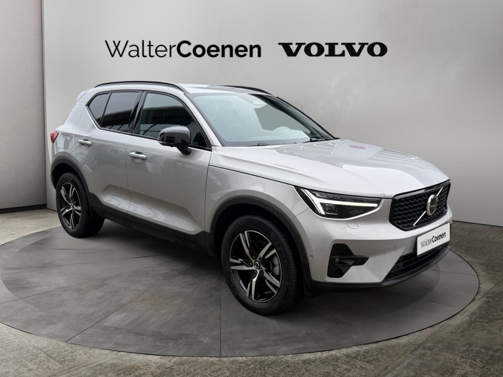 VOLVO XC40 B3 B DKG Plus Dark 360° Notrad getönte Sche VOLVO XC40 B3 B DKG Plus Dark 360° Notrad getönte Sche