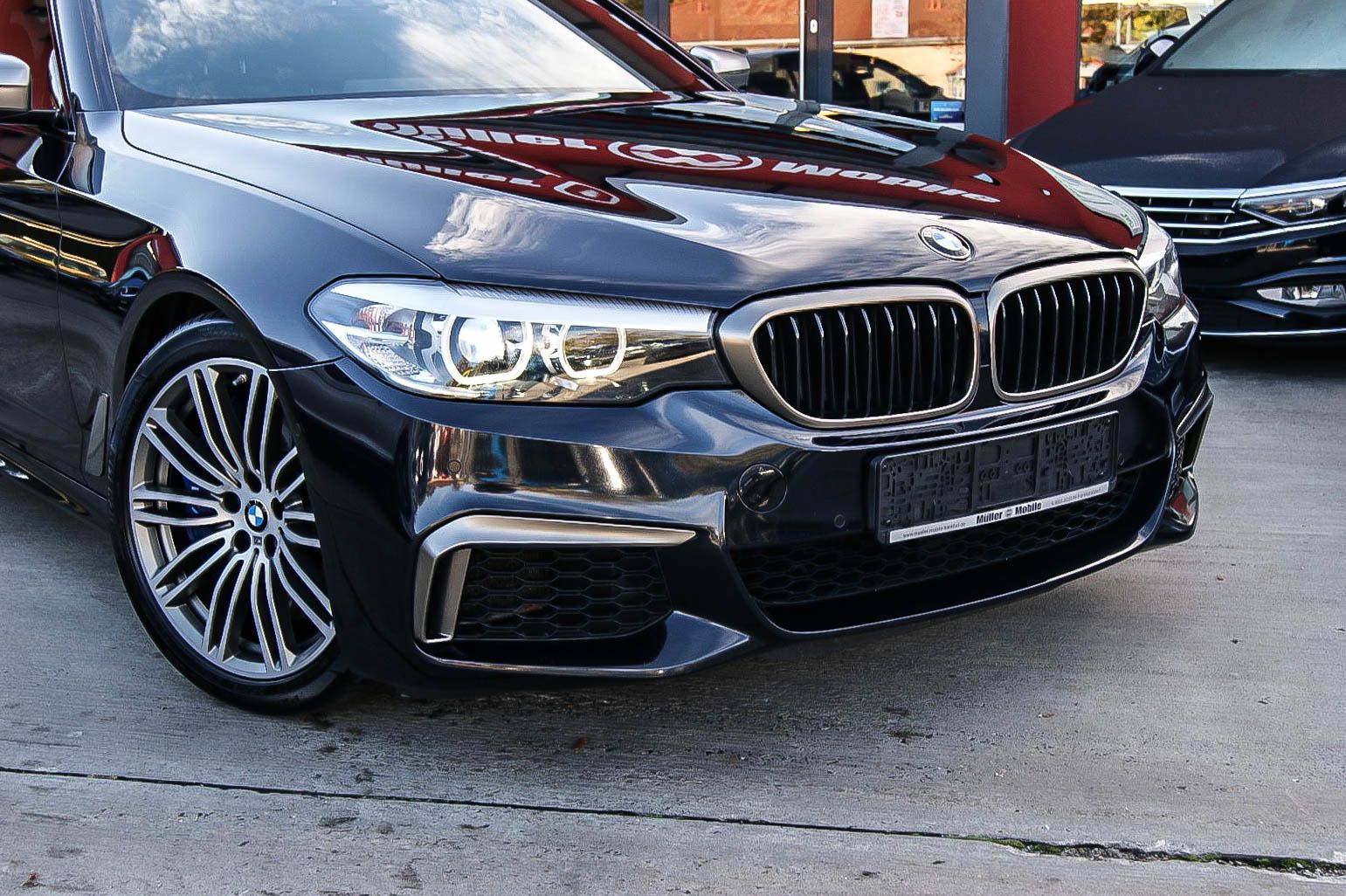 Fahrzeugabbildung BMW M550 xDrive V8 340kW/462PS HEADUP HARMAN&KARDON