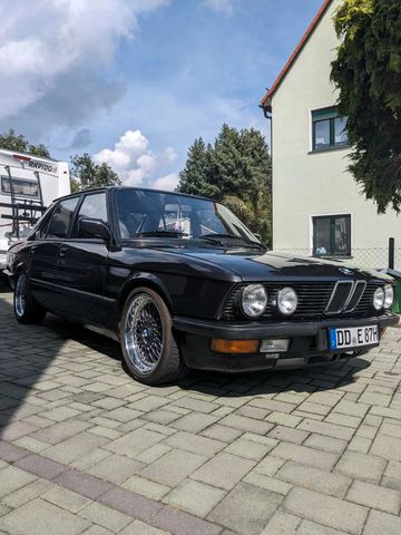 BMW E28 520i Shadowline (BBS RC090, H Kenn...