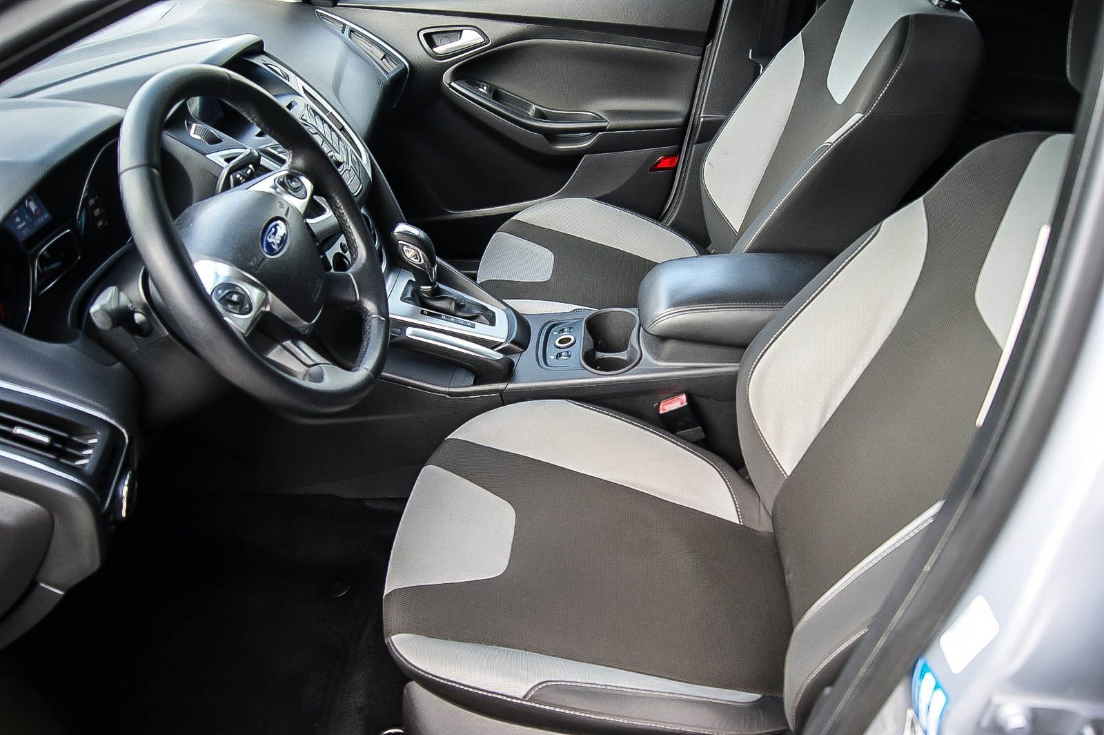 Fahrzeugabbildung Ford Focus Turnier Champions Edition AUTOMATIK