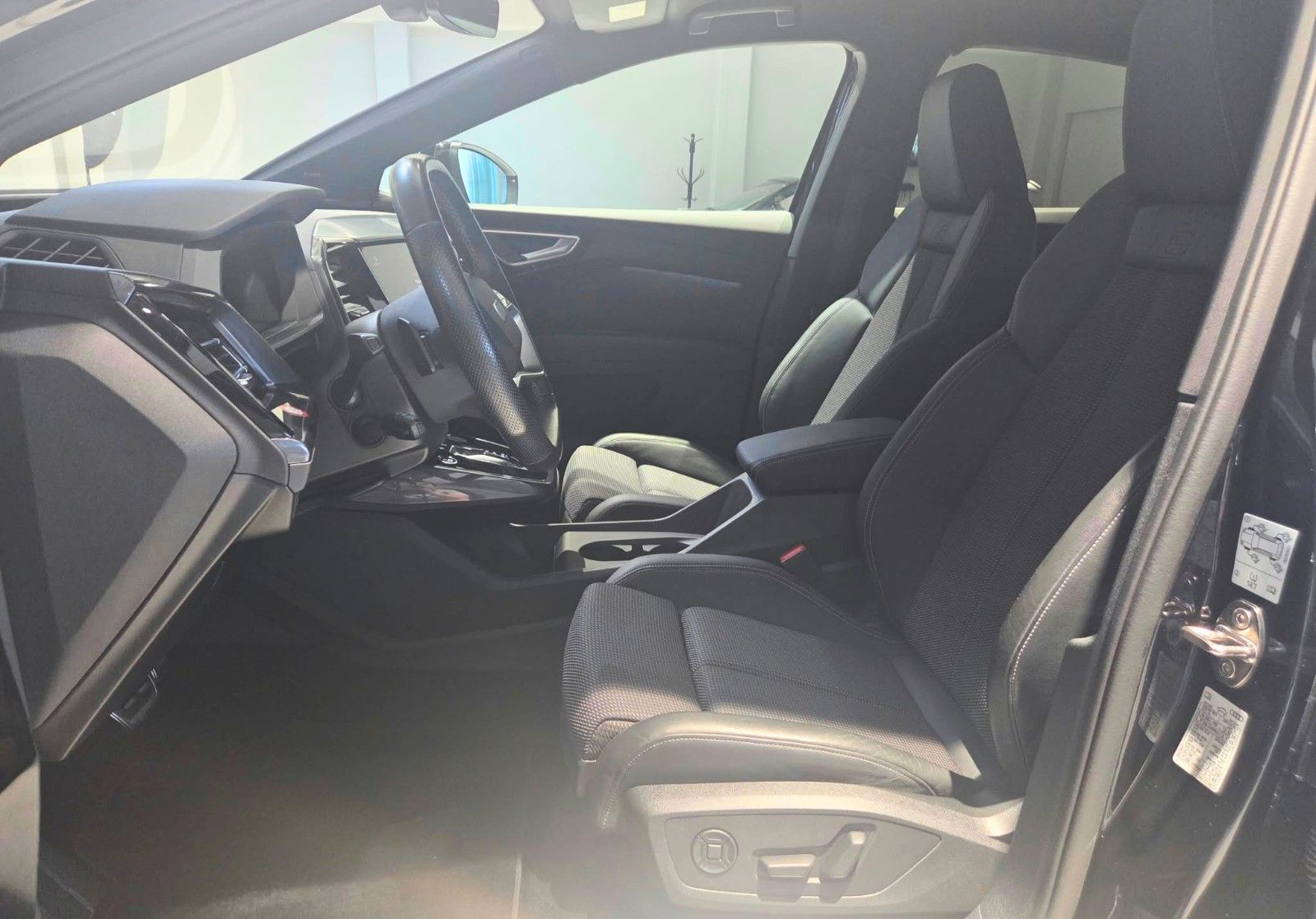 AUDI Q4 — zdjęcie 9