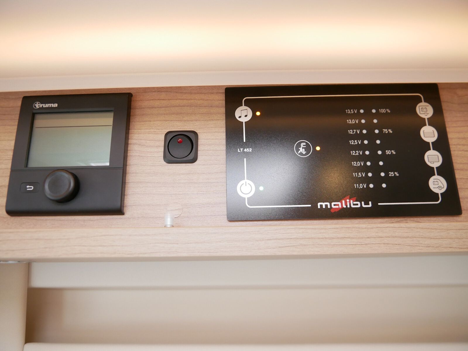 Fahrzeugabbildung Malibu Van first class - two rooms 640 LE RB D6E,Navi