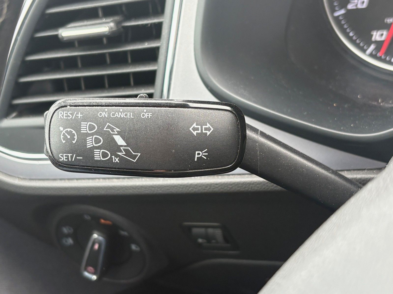 Fahrzeugabbildung SEAT Leon Style 1.4 TSI Klima SHZ Tempomat SPORTLENKR