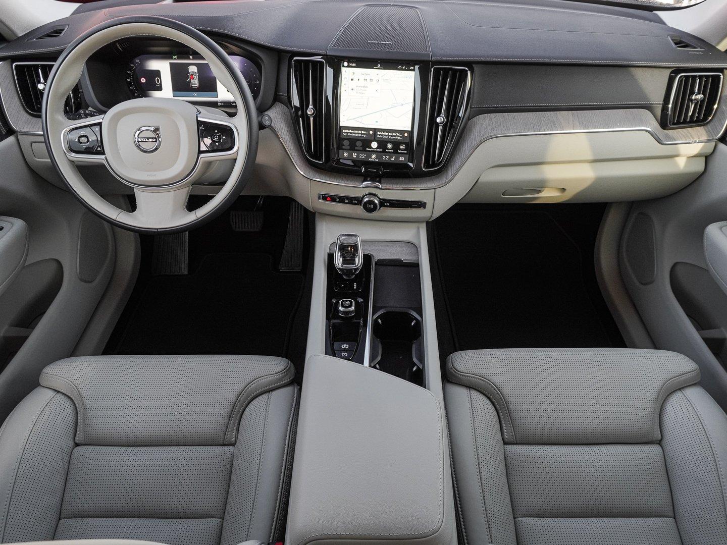 Volvo XC60 T8 AWD Ultra Bright Plug-in Hybrid MASSAGE