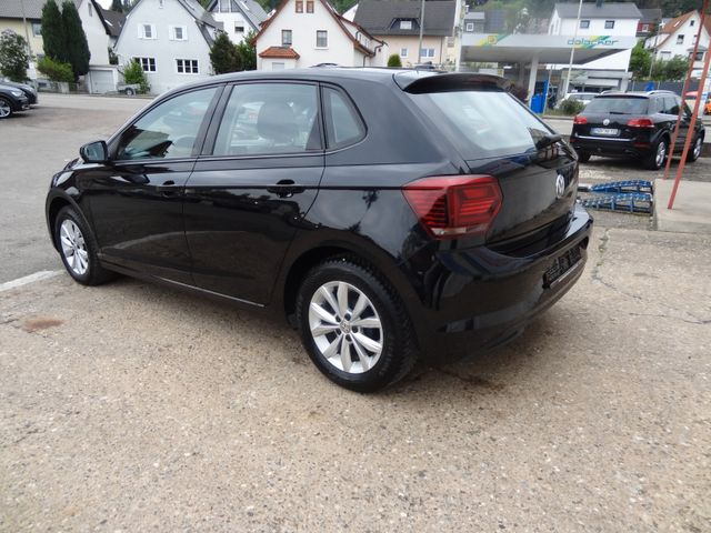 Fahrzeugabbildung Volkswagen Polo VI Highline/DSG//4.400km/1.Hd/PDC/Navi/Sitz