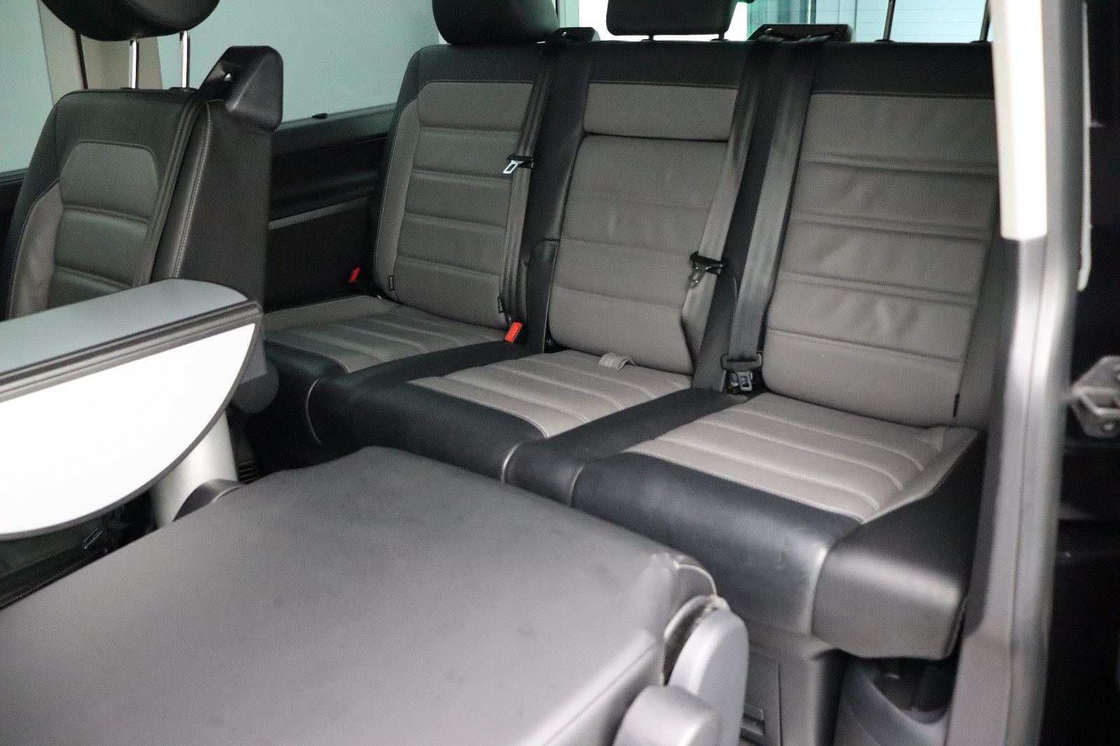Fahrzeugabbildung Volkswagen T6.1 Multivan Highline 4MOTION Standheizung ACC