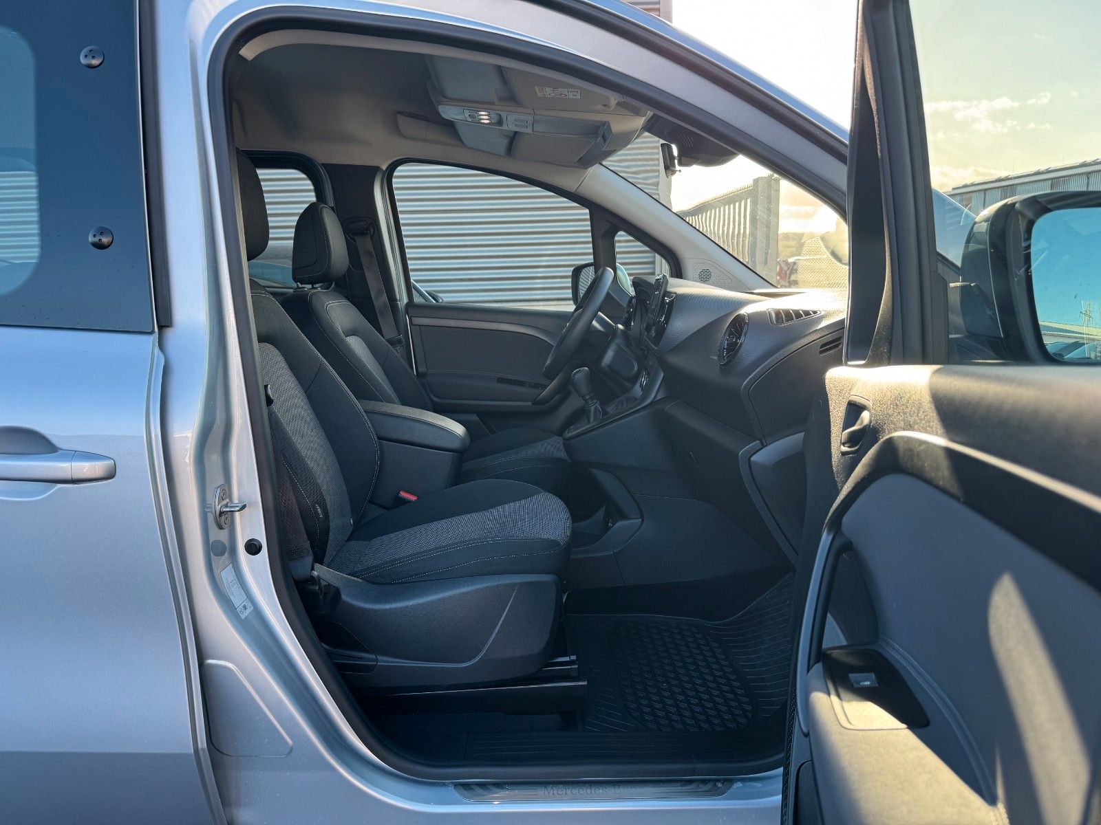 Fahrzeugabbildung Mercedes-Benz T 180 d MBUX Tempomat