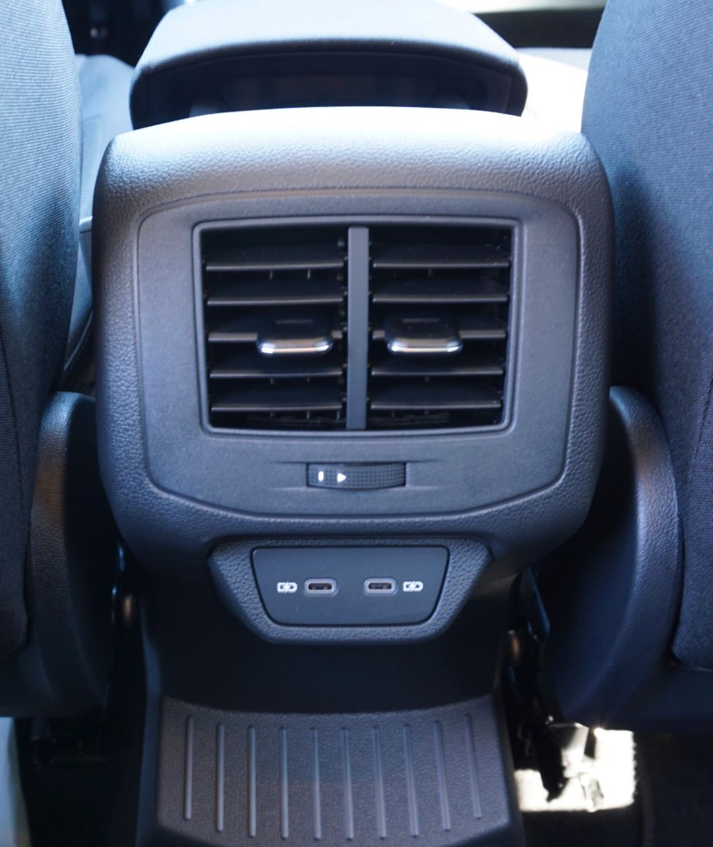 Fahrzeugabbildung Volkswagen T-Roc Life Navi,LED,Park/Lane Assist,SH