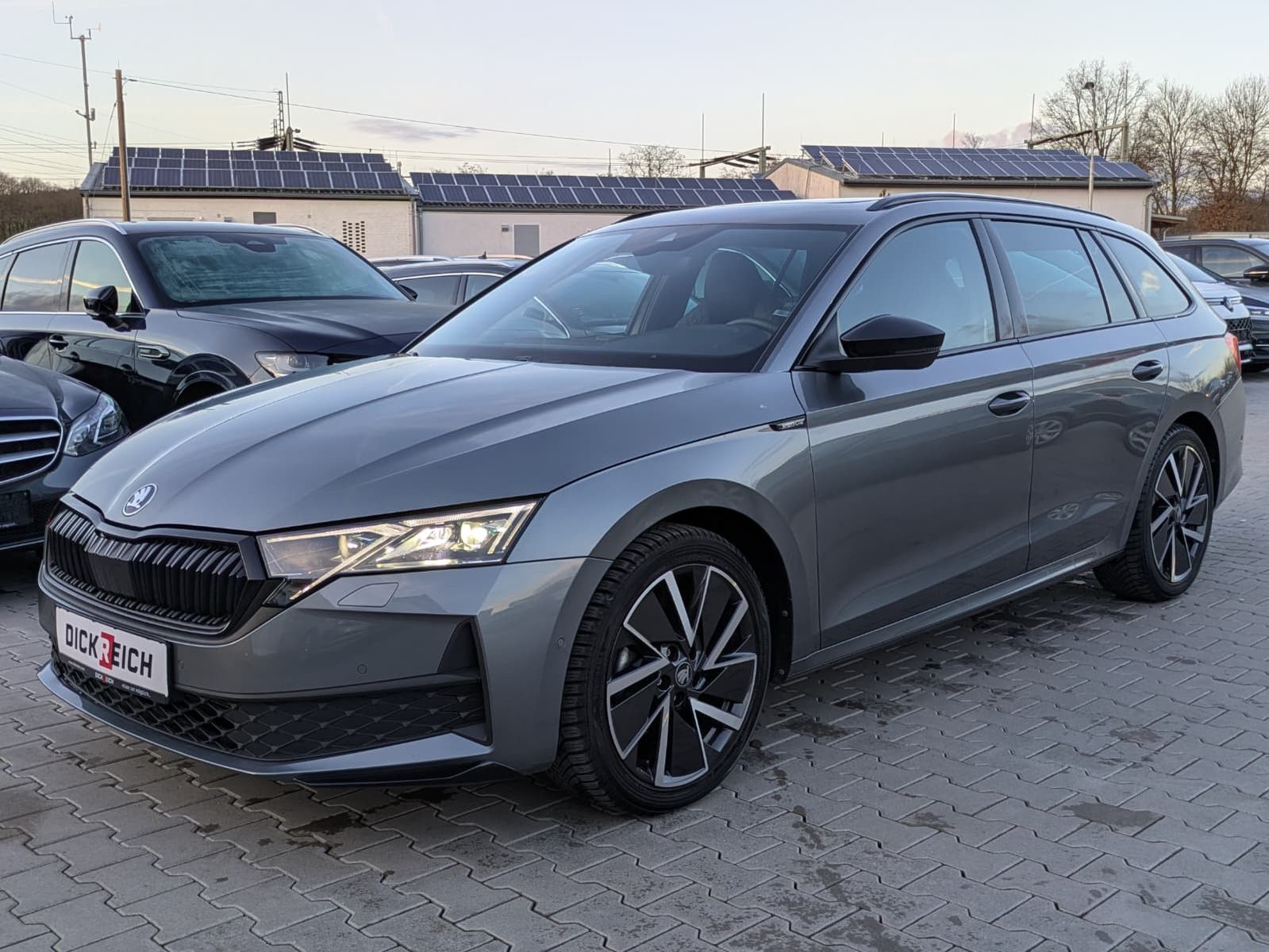 Fahrzeugabbildung SKODA Octavia 1.5 DSG Sportline PANO*MATRIX*AHK*5J.GAR