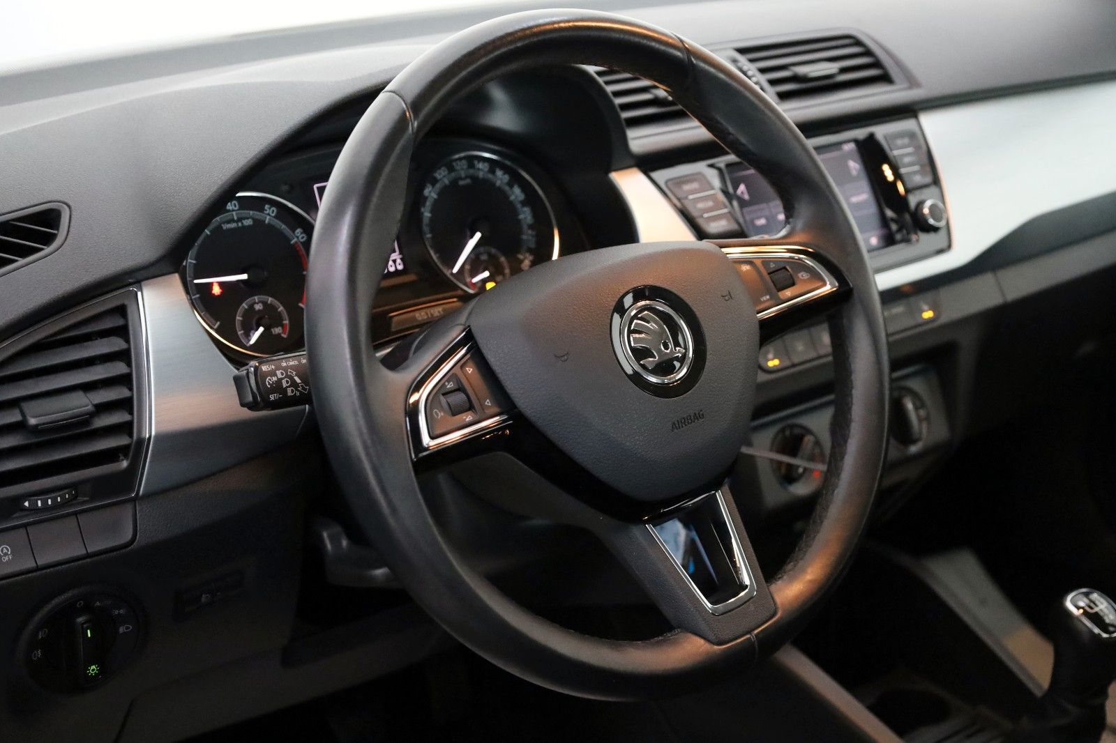 Fahrzeugabbildung SKODA Fabia Ambition SH,PDC,Kamera,Apple CarPlay,SR+WR