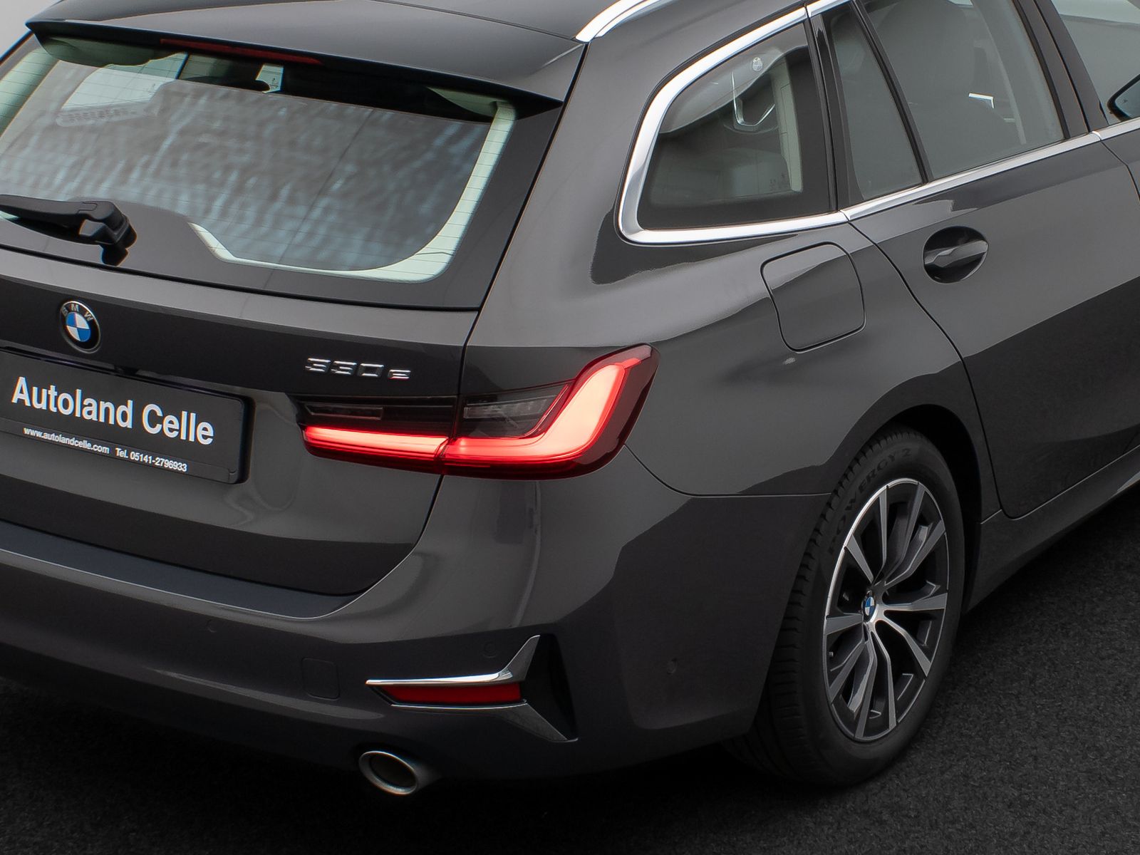 Fahrzeugabbildung BMW 330e Luxury Line Kamera Pano HUD HiFi Individual