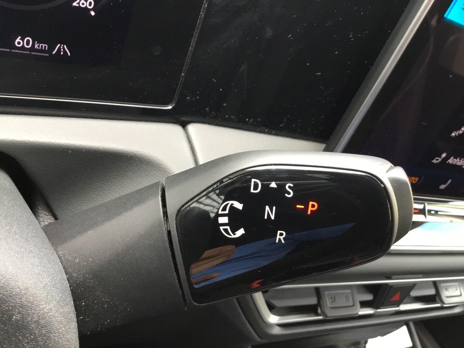 Fahrzeugabbildung Volkswagen Tiguan 1.5 eTSI DSG Elegance+AHK+Navi+18"+Kamera