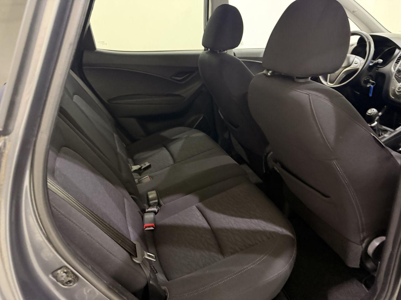 Hyundai ix20 2011 — photo 21