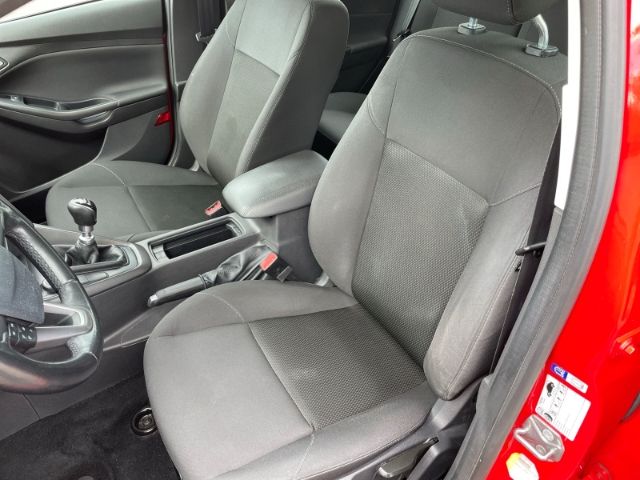 Fahrzeugabbildung Ford Focus 1.5 EcoBoost Xenon, Navi, Einparkhilfe, Kl