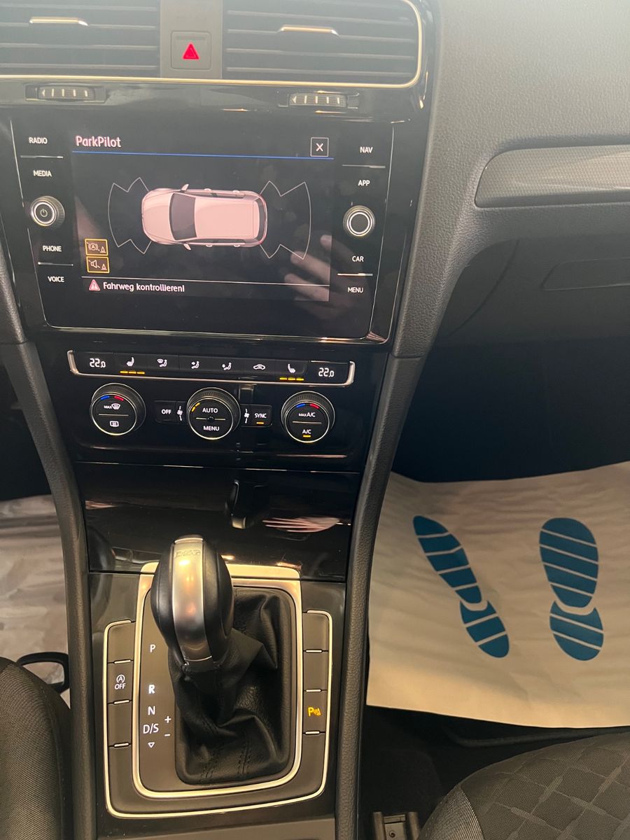 Fahrzeugabbildung Volkswagen Golf VII Lim. 1.5 TSI DSG Join R line *ACC*