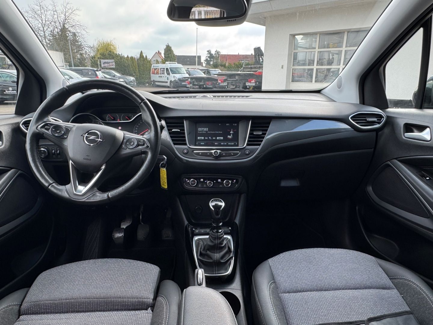Fahrzeugabbildung Opel Crossland Elegance 1.2 Turbo mit AHK