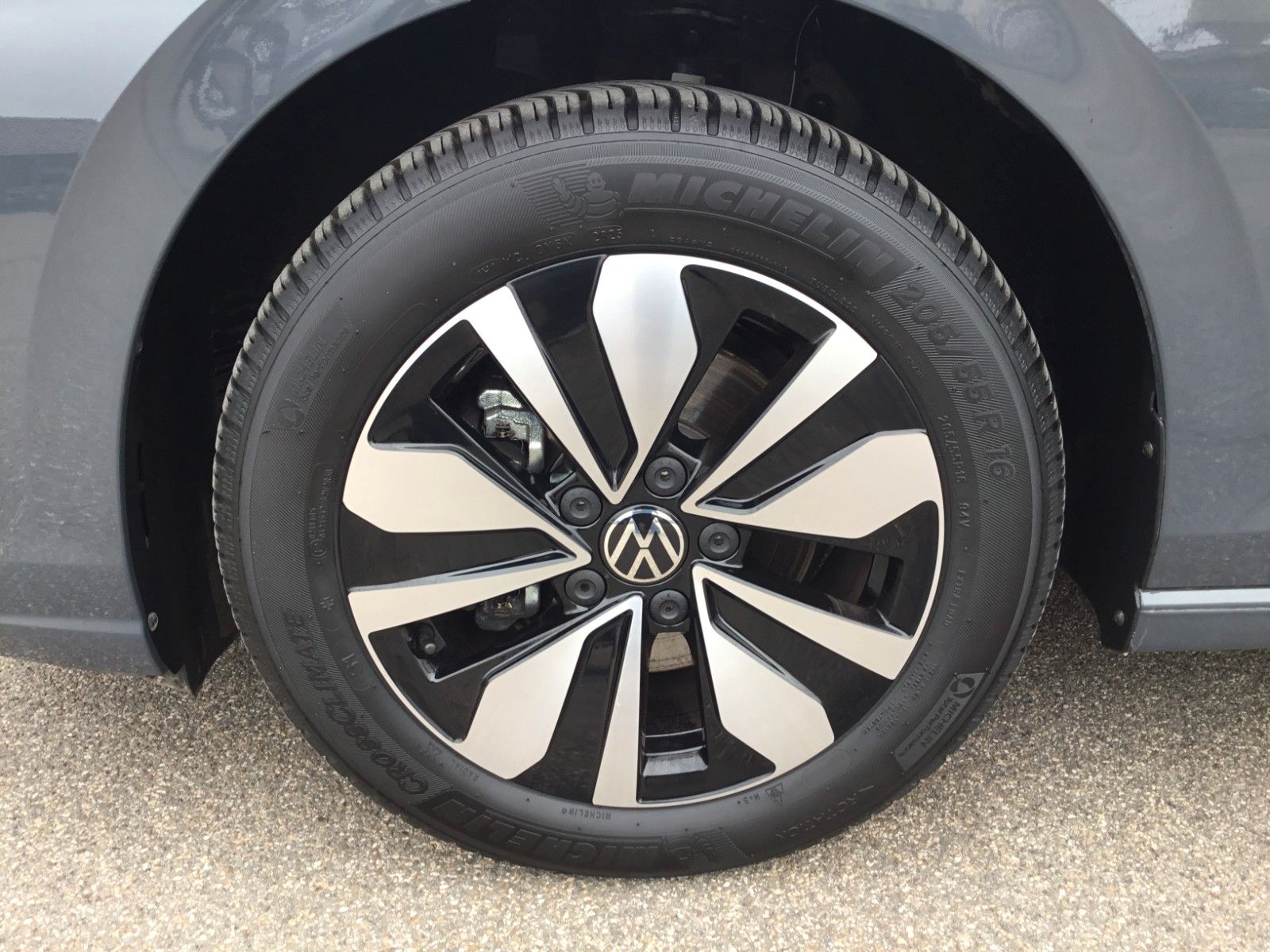 Fahrzeugabbildung Volkswagen Golf 1.5 eTSI DSG Goal+AHK+LED+Kamera+AppConnect