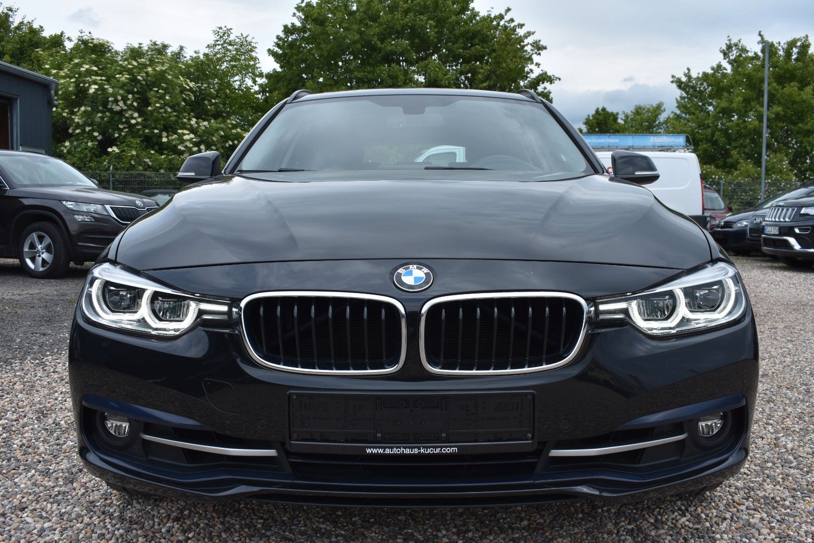 Fahrzeugabbildung BMW 320i Touring Sport Line Sportautom.AHK LED Pano