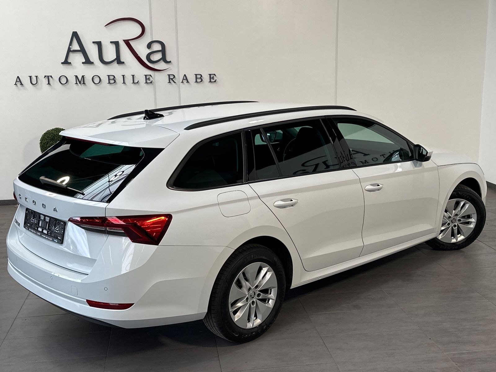 Fahrzeugabbildung SKODA Octavia Combi 2.0 TDI DSG Ambition NAV+LED+ACC