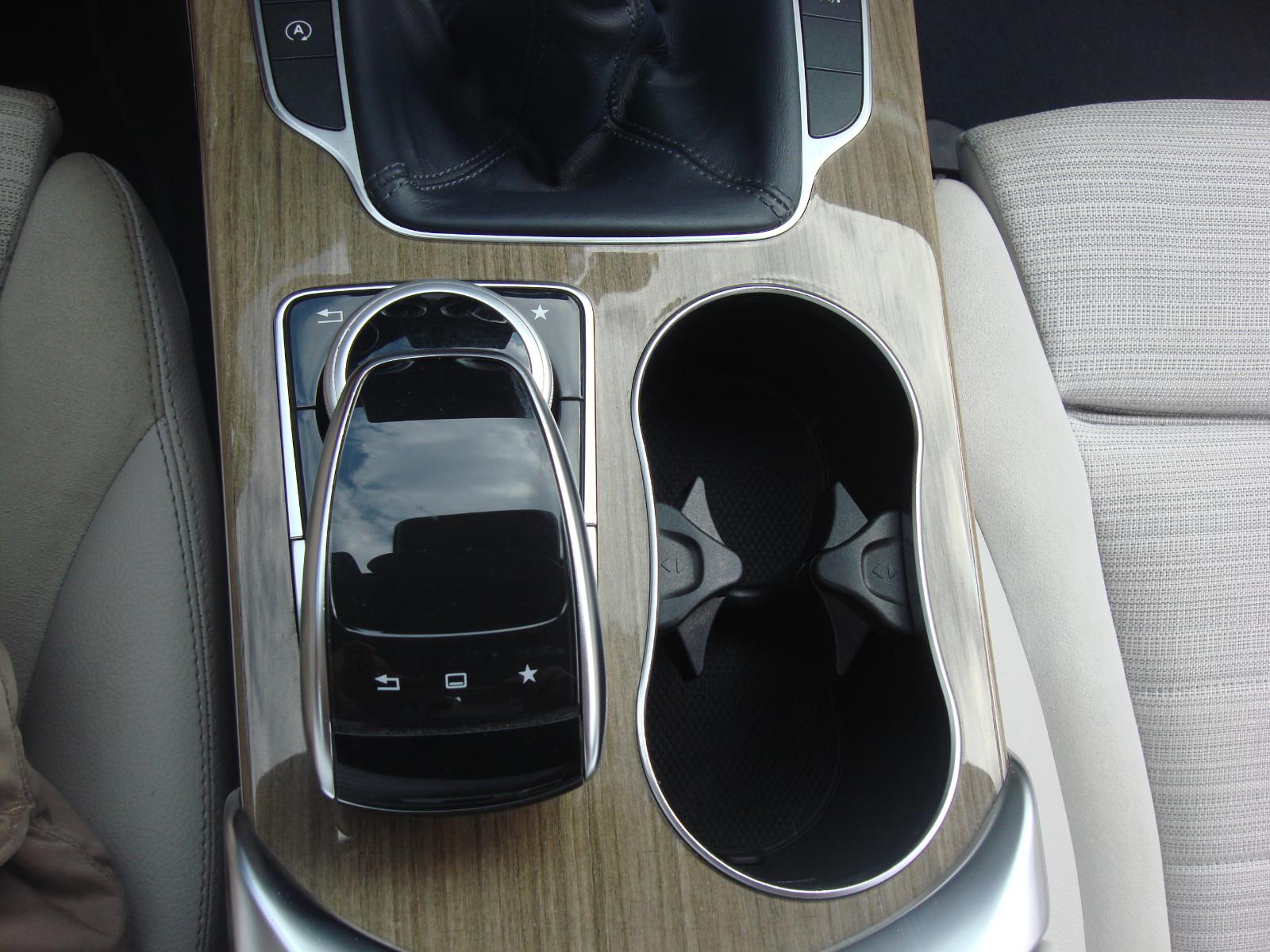Mercedes-Benz C 180 CGI Lim. Exclusive*Comand*LED*PDC*SHZ*TÜV*