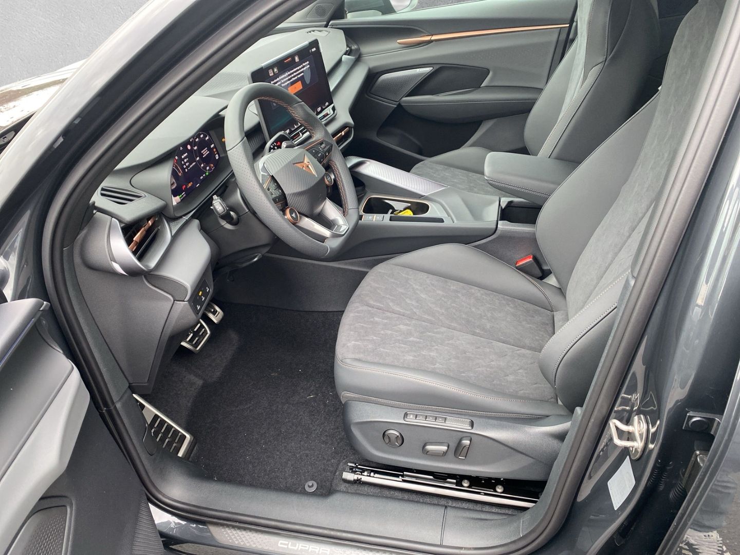 Fahrzeugabbildung CUPRA Terramar 1.5 e-Hybrid 150 kW*SHZ*NAVI*Full-link*
