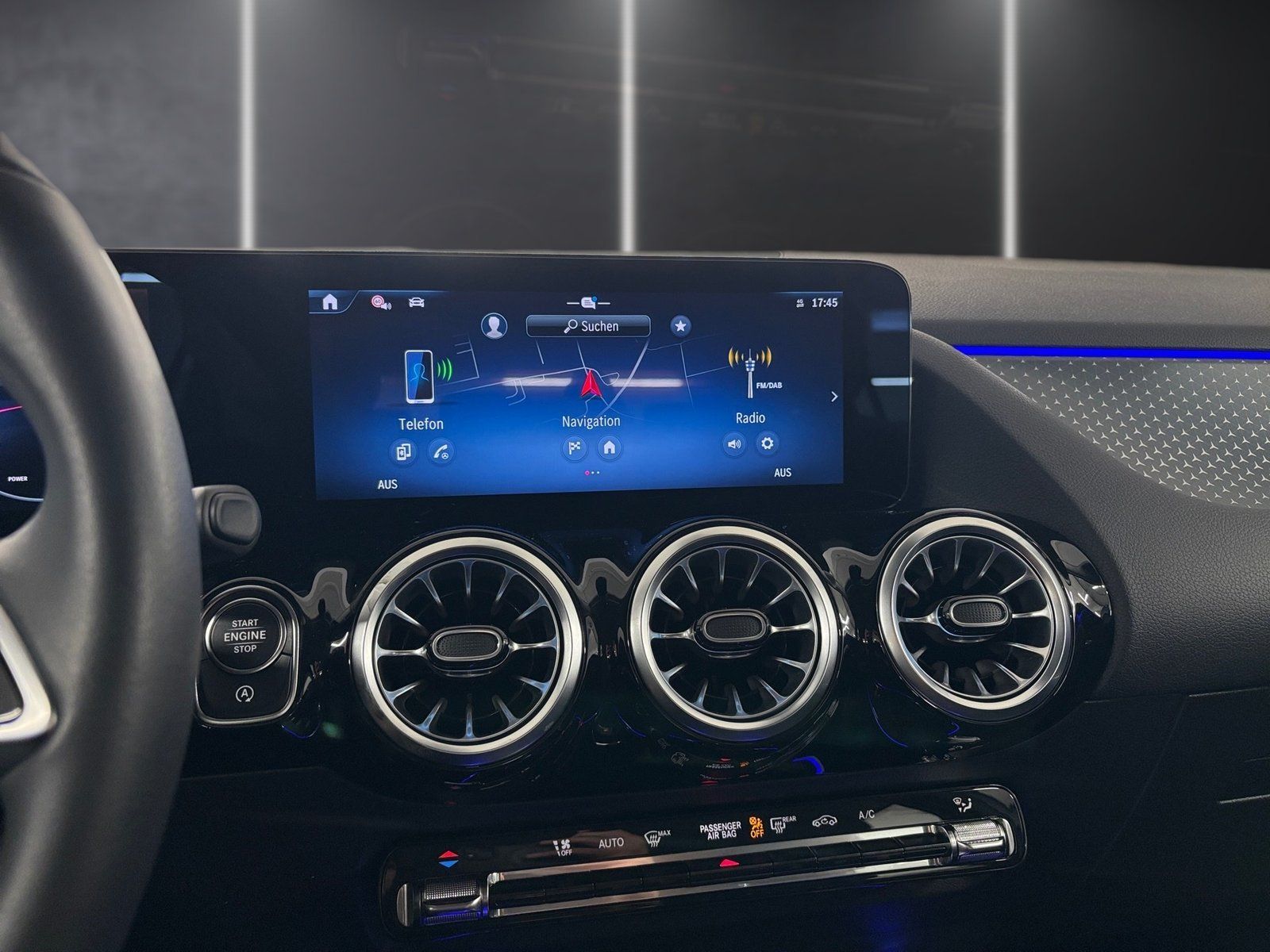 Fahrzeugabbildung Mercedes-Benz GLA 180 Progressive*AHK*Distro*Totwink*Multibeam