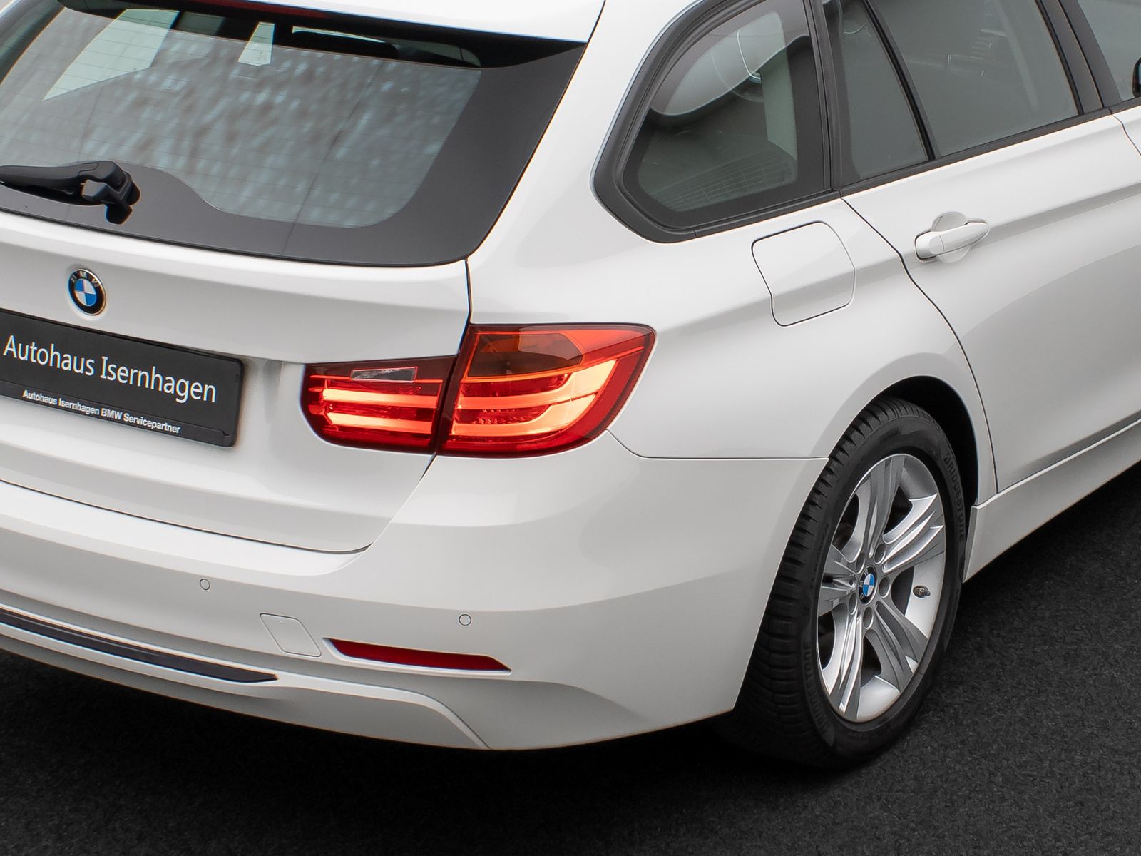Fahrzeugabbildung BMW 320d Sport Line Xenon NaviPro HUD PDC FernlichtA