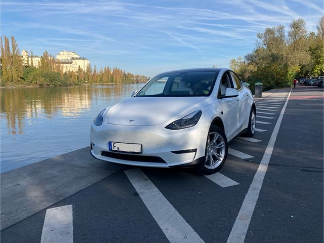 Tesla Model Y LongRange DualMotor AWD Weiß  Neu Reifen