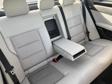 Mercedes E 220 - 11
