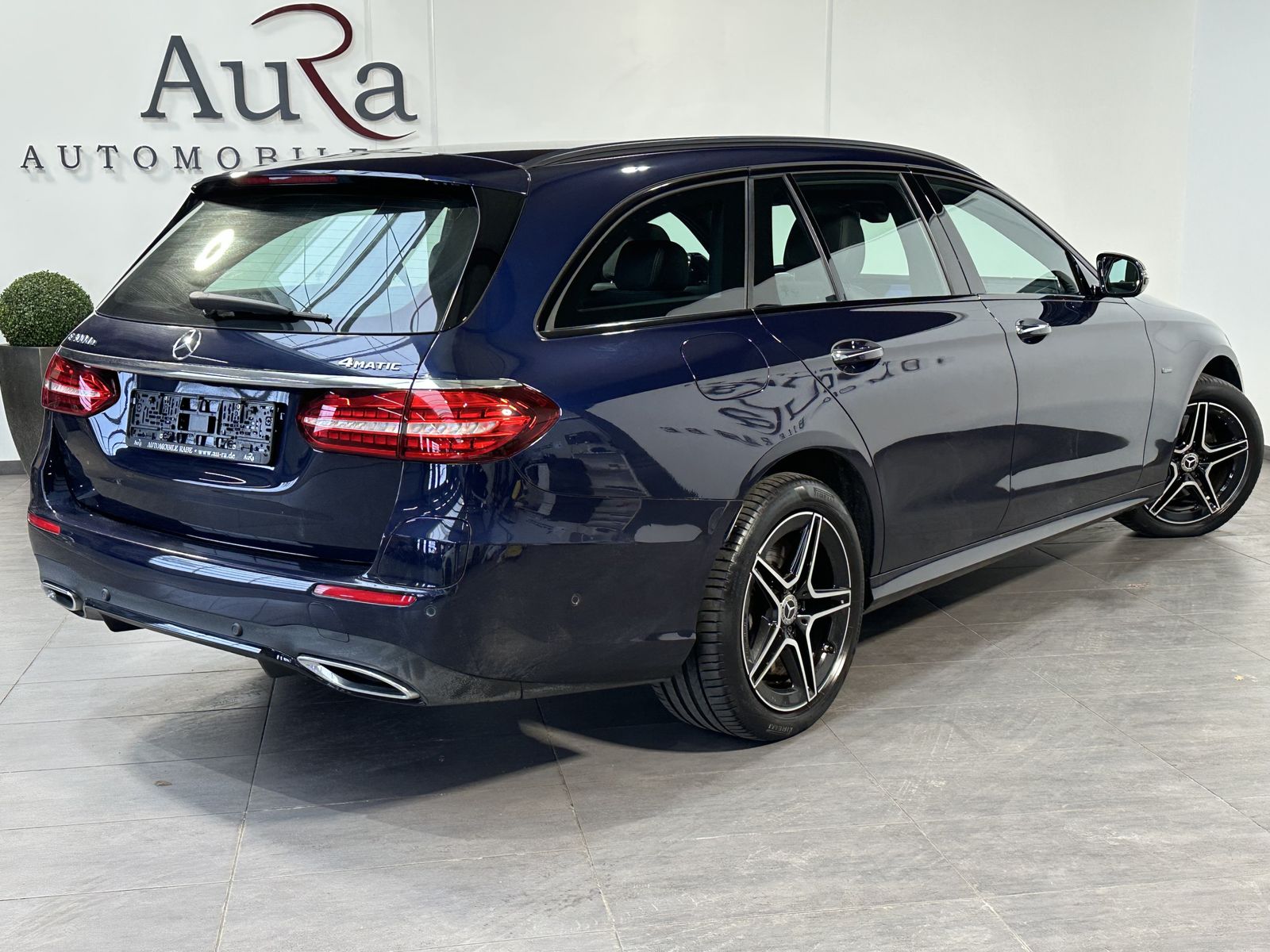 Fahrzeugabbildung Mercedes-Benz E 300de 4Matic AMG-Line NAV+LED+PANO+AHK+HEAD-UP