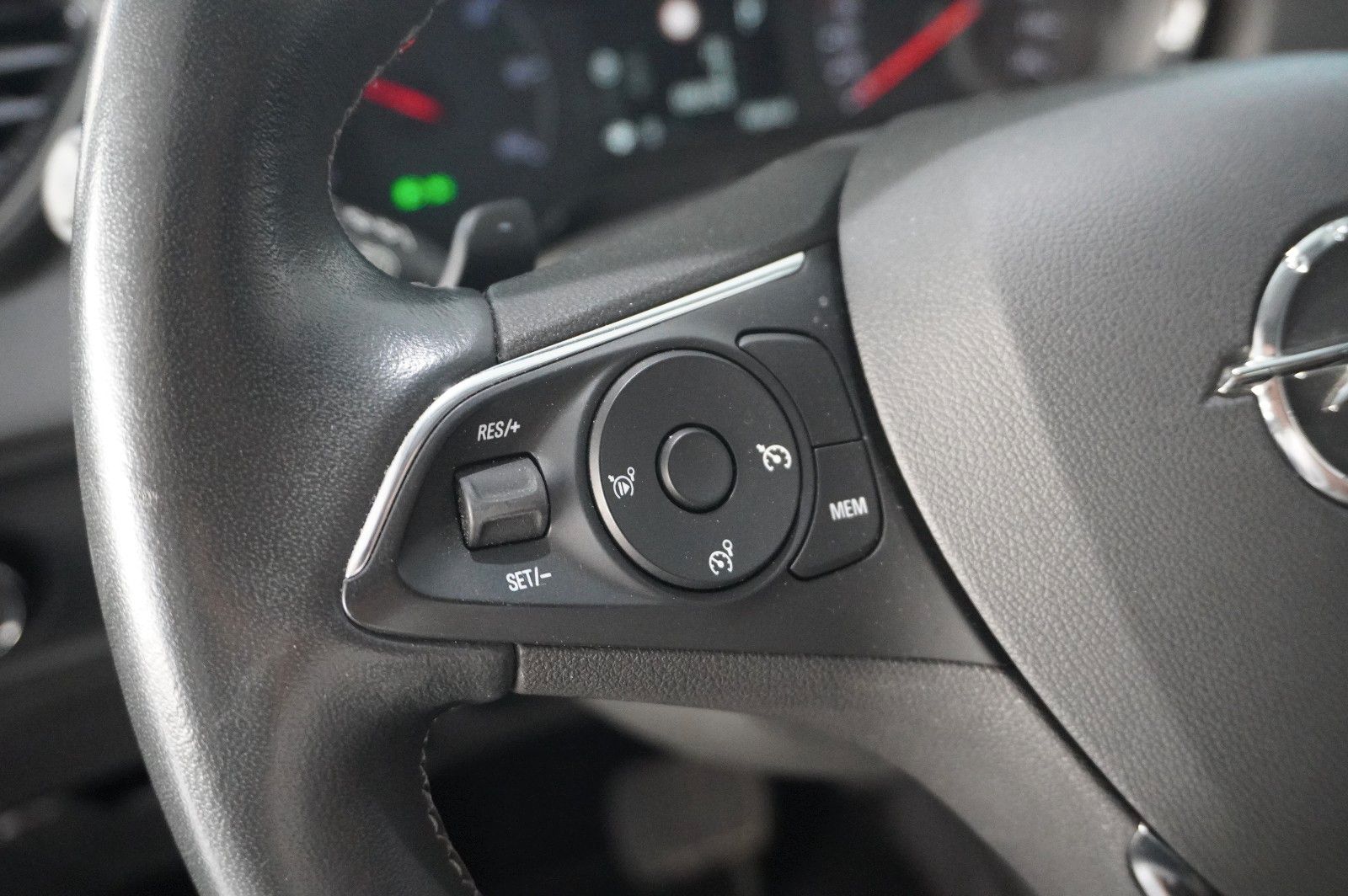 Fahrzeugabbildung Opel Grandland (X) ULTIMATE 4HYBRID NAVI/LED/360°/SHZ