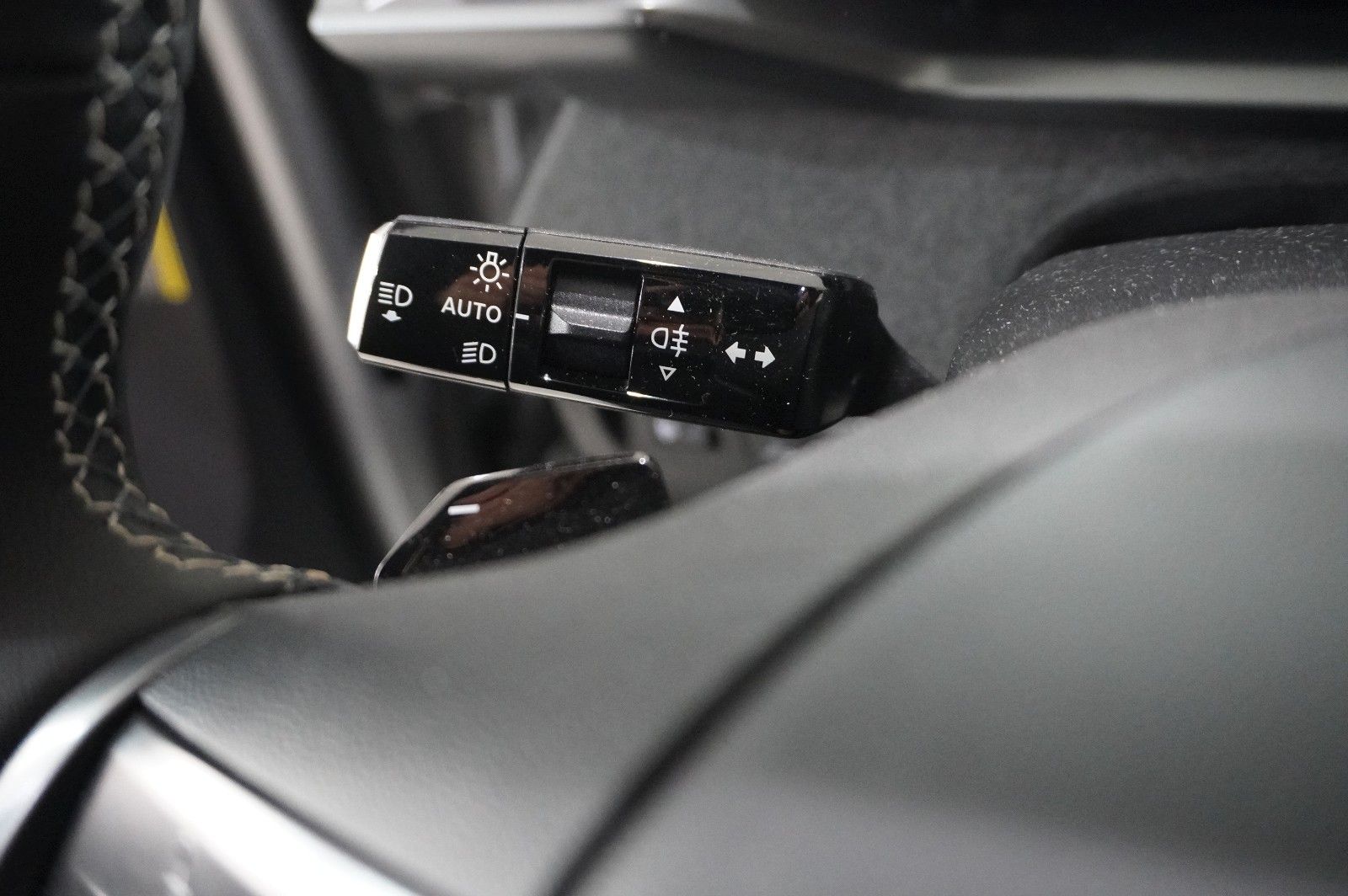 Fahrzeugabbildung Opel Grandland 1.2 48V HYBRID NAVI/LED/KAMERA/DAB+