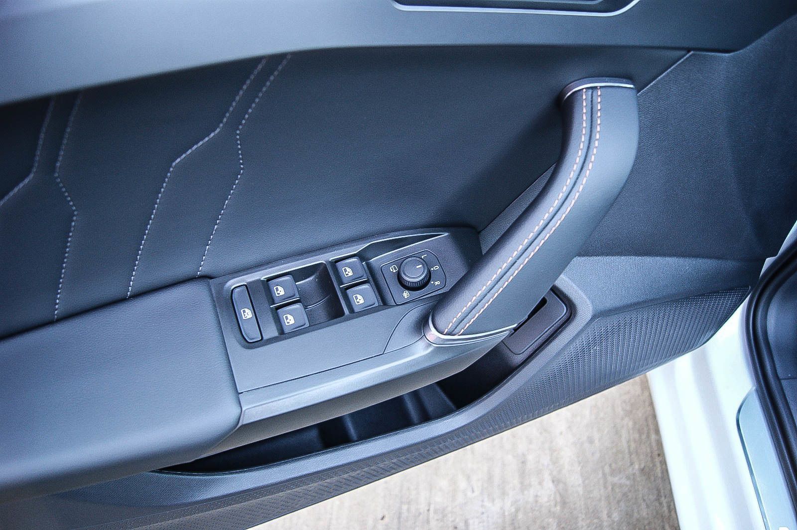 Fahrzeugabbildung CUPRA Leon Sportstourer e-HYBRID VIRTUAL ACC XL 1HAND