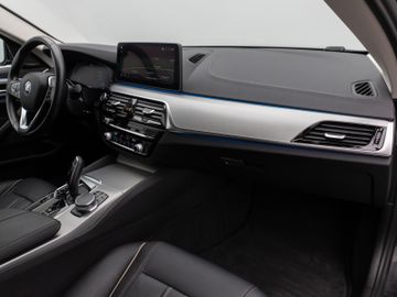 Fahrzeugabbildung BMW 530e xD Luxury Line Kamera Laser HUD H/K Komfort