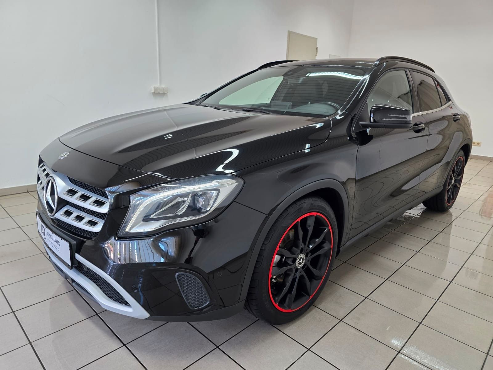 MERCEDES-BENZ GLA 200 d Style LED Navi Teilleder Telefon 19"