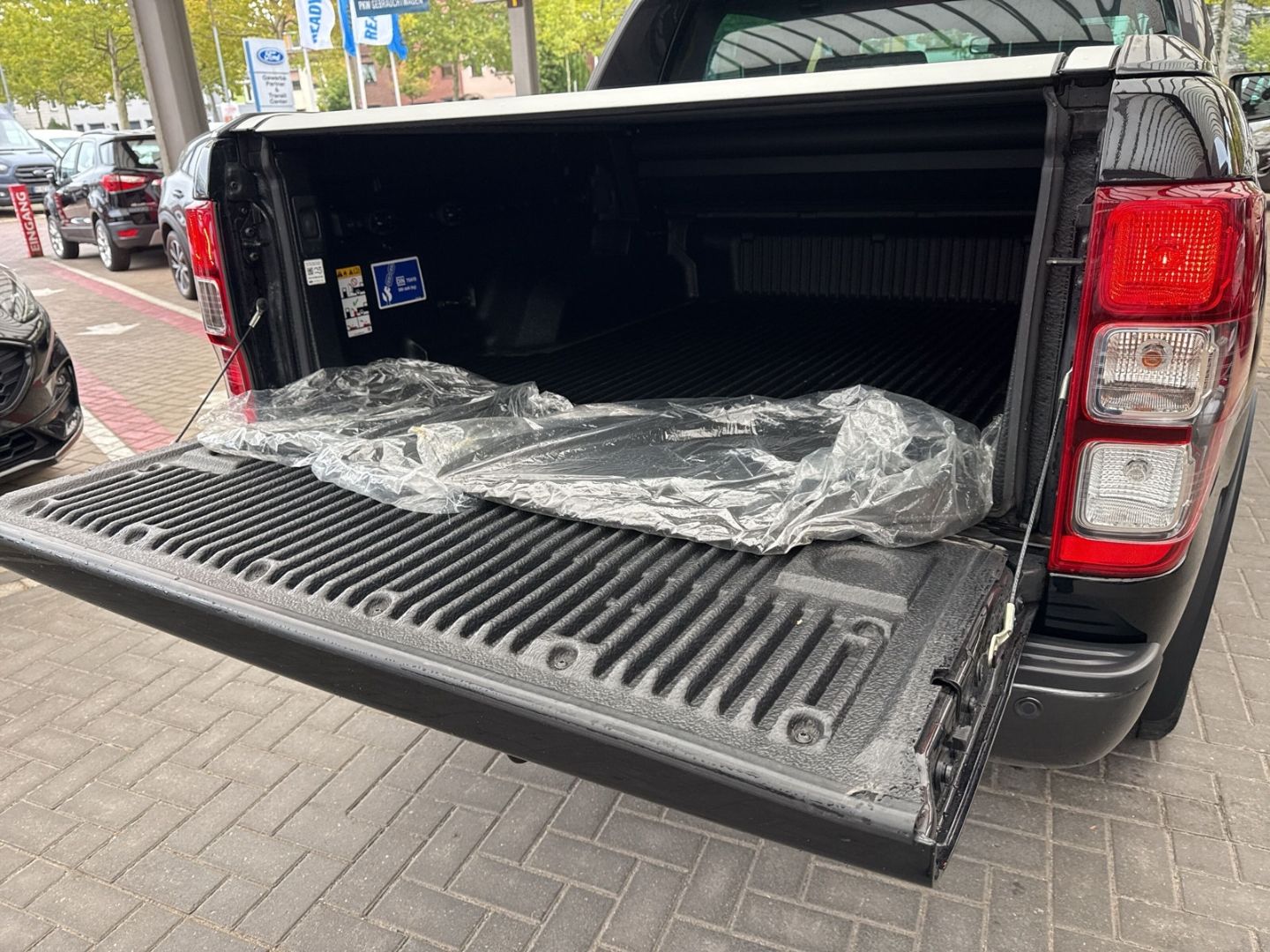Fahrzeugabbildung Ford Ranger Wildtrak DoKa 4x4 AHK Navi Leder LED ACC