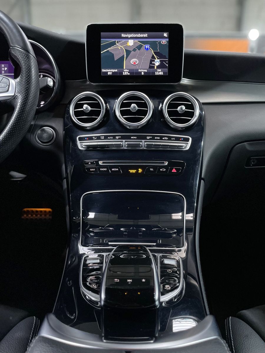 Fahrzeugabbildung Mercedes-Benz GLC 220 d 4Matic AMG RideControl#LED#360°#Ambien