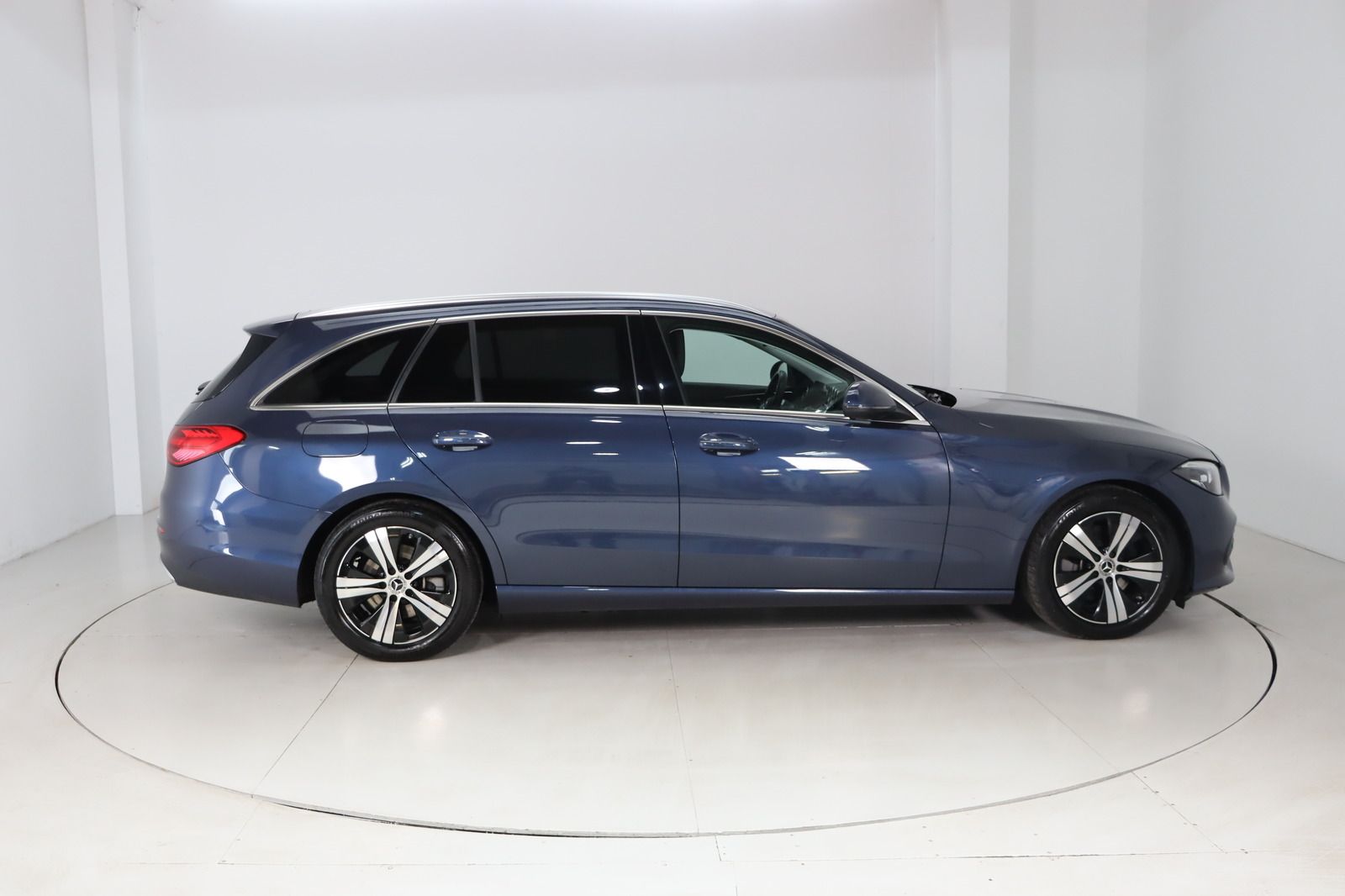 Fahrzeugabbildung Mercedes-Benz C 220 T d 4Matic Standhzg. * LED *