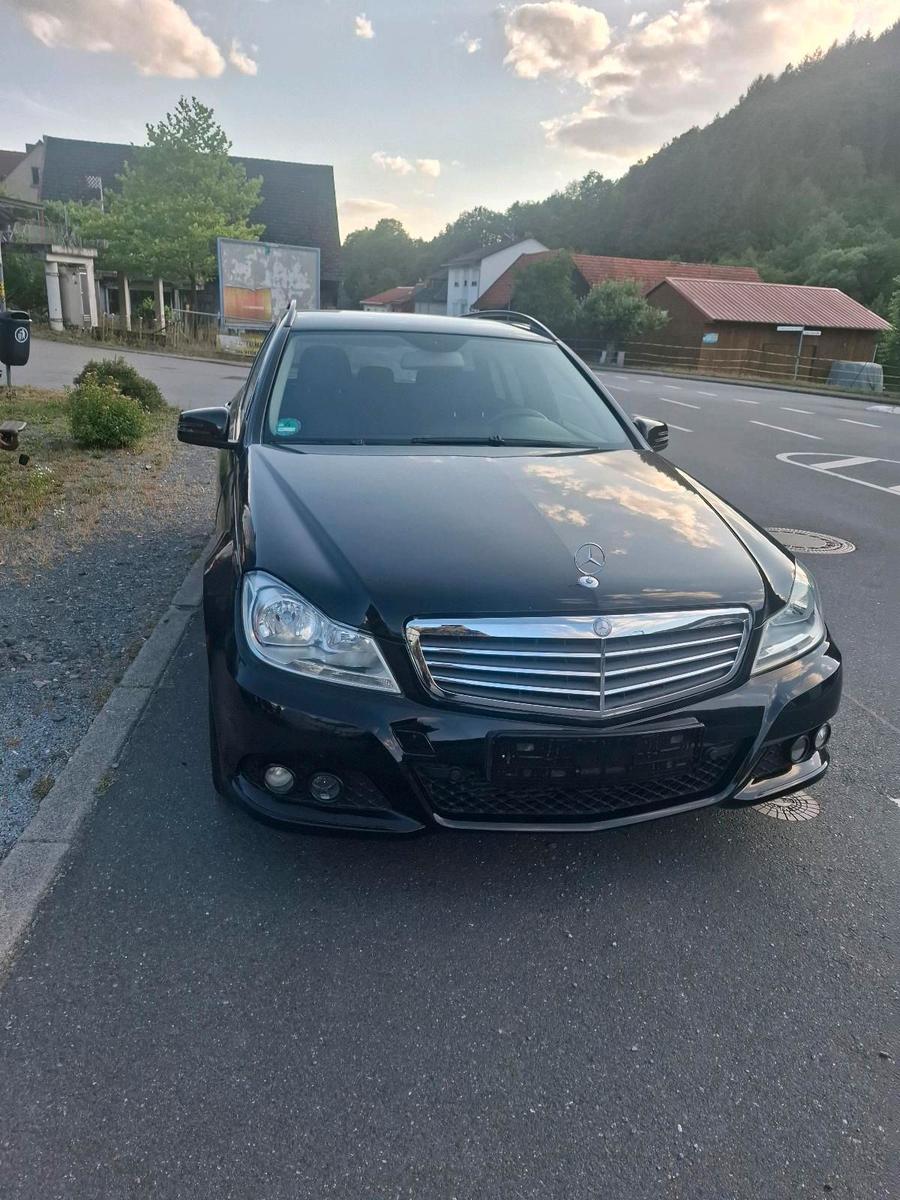 Mercedes-Benz C200 2011 — rear view